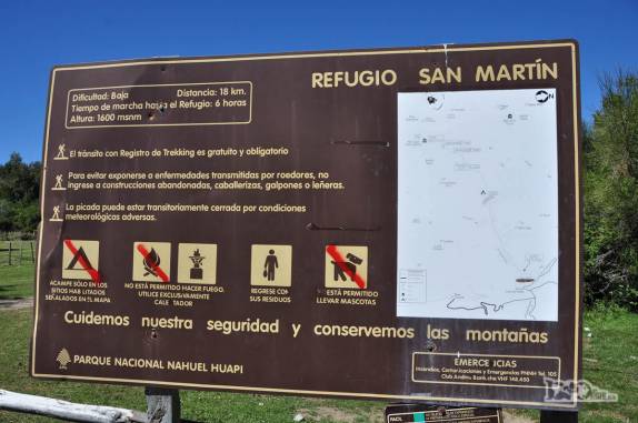 Início da trilha para o Refúgio San Martín, no lago Jakob, na região de Bariloche, na Argentina